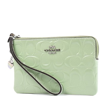 COACH 漆皮浮雕LOGO手拿包-綠色/附愛心掛飾