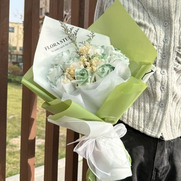 畢業花束送禮💖💖情人節禮物送朋友閨蜜成品花束永生花香皂玫瑰滿天星畢業花束拍照_.shiting