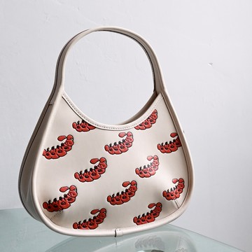 COACH CQ826 Coachtopia 毛毛蟲花紋造型手提彎月包.淺褐