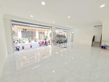 楊小扁~中山路商圈大面寬1+2F翻新四房樓店｜高雄市大社區翠屏路