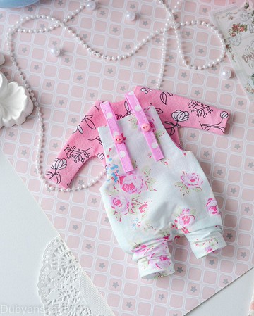 一套衣服Blythe整体连身衣在柔和色调的风格