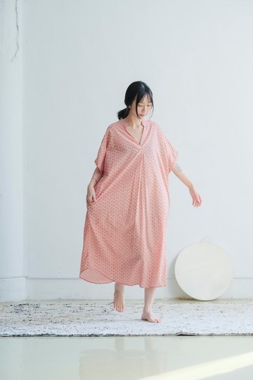 印度蓋染鑰匙領洋裝 / 巴里紗 粉橘桃心