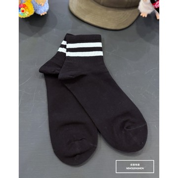 Nor.116 百搭雙線經典高筒襪-黑