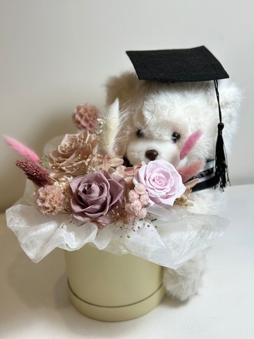 畢業小熊永生花抱抱桶  代寫卡片 畢業禮物 畢業花束 (限送雙北)