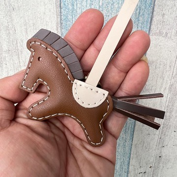 療癒小物 咖啡色 可愛 小馬 純手工縫製 皮革 吊飾 小尺寸