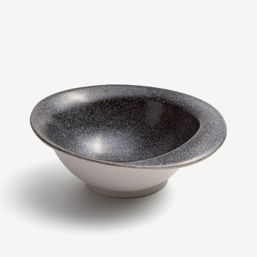 WAGA 弧曲霧灰 16.5cm 不規則陶瓷碗｜黑｜單品