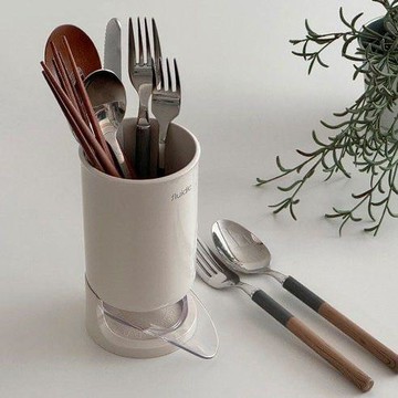 簡約北歐風廚房餐具高顏值收納筒實用防塵瀝水設計提升檯面整潔度