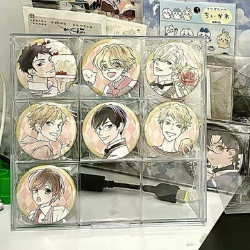 🔥臺灣出貨🔥高顔值九宮格收納盒58mm吧唧透明展示盒動漫徽章小卡收納架桌麵女