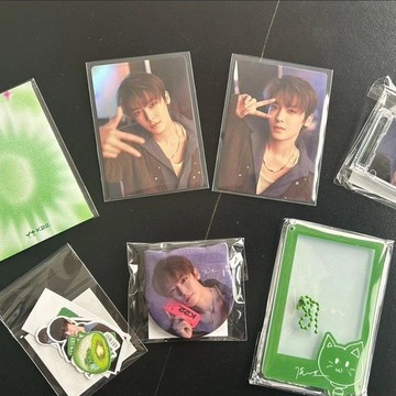 🌸新品上綫🌸【官方正品】侯明昊k22禮盒 綠色獼猴桃款禮盒 小卡 吧唧 官方正