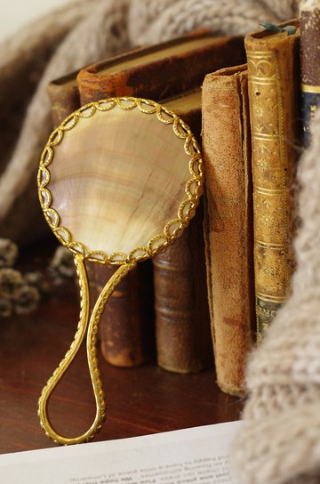 古董法國購入之珍珠貝雕花小手拿鏡 化妝 w775