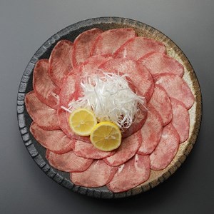 牛タン スライス 贅沢に丸ごとど～んと約1本分! 焼肉 でも しゃぶしゃぶ でも美味しい! 約1kg