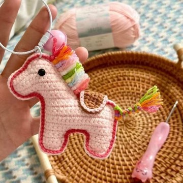 台灣出貨 2026 DIY 鈎針手作 手工鉤織馬上有錢本命年小馬毛線材料包鑰匙扣包包掛飾精美禮物