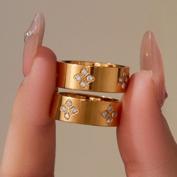 《316小舖》新貨特價【VC119】(優質316鈦鋼戒指-時尚不鏽鋼鑲梅花鋯石戒指鍍18k真不掉色戒指女性戒指戒子女戒)