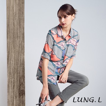 LUNG.L林佳樺 橘色皮帶鎖鏈印花長版五分袖襯衫