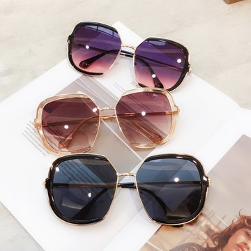 ⒹⓎⓁ┊ 5ᴄᴏʟᴏʀ🪴 新款外C型顯臉小墨鏡 墨鏡 網美 網紅款 必備 出國 出門 沙灘 玩水 海邊 防曬 不敗 百搭