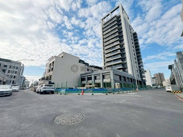 小港桂林頂新商圈/艾美MOMA2/三房B1平車｜高雄市小港區安美街