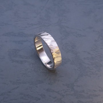 【Under Wings Metal 羽下金工】刻痕｜鍛敲純銀戒指｜中性款｜寬約4.5mm 厚約1.5mm