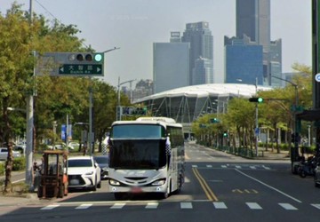 駁二海音中心*八米街上*正三樓透天｜高雄市鹽埕區大智路