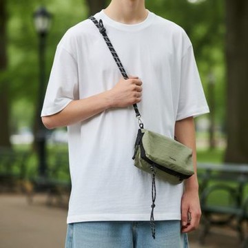 【HandStyle】側背包 戶外騎行機能快取黑白繩摺疊水瓶側背包(81105)