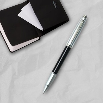 【SHEAFFER】100系列黑桿銀蓋銀夾鋼珠筆+A6筆記本禮盒 免費刻字