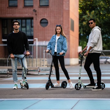 Micro - 瑞士 Metropolitan 手煞車版成人滑板車