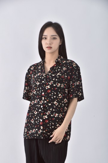 (L) fuy花朵黑色短袖上衣