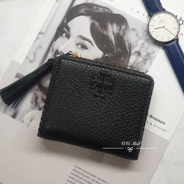 『Marc Jacobs旗艦店』 TORY BURCH｜TB｜經典logo 流蘇真皮短夾 錢包 卡夾 零錢包 可放大鈔