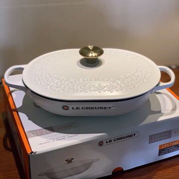 熱銷/免運 琺瑯鍋 牛奶鍋 微壓鍋 燜燒鍋  德國琺瑯微壓湯鍋 家用煮鍋 不粘鍋 燉肉煲湯雙耳燉鍋 31cm橢圓形鑄鐵白琺瑯鍋棉花白浮雕跑道鍋出口