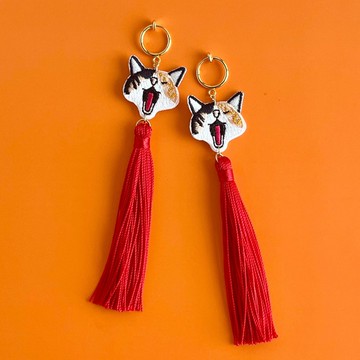 打哈欠的貓咪・銀杏耳飾