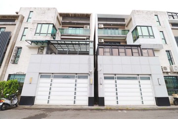 豪華三角窗大地坪~電梯透天別墅~董事長的家｜高雄市大寮區永安街