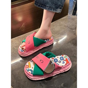厚底涼拖鞋女夏季外穿2024年新款網紅超火歐貨涂鴉沙灘涼鞋踩屎感