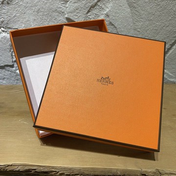 【實拍】Hermes 愛馬仕 香水禮盒 空盒 方型禮盒 無內容物｜期間限定◆秋冬迷人香氛