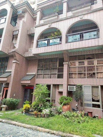 河堤大樂裕誠商圈稀有庭園雙車墅｜高雄市三民區鼎瑞街