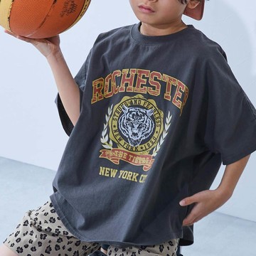 日本 devirock - 100%棉 帥氣印花寬版落肩T恤-紐約老虎-炭黑