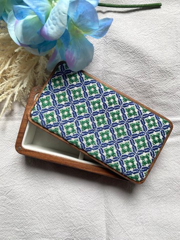 小巾繡木首飾盒 飾品收納盒 刺繡 藍綠花磚