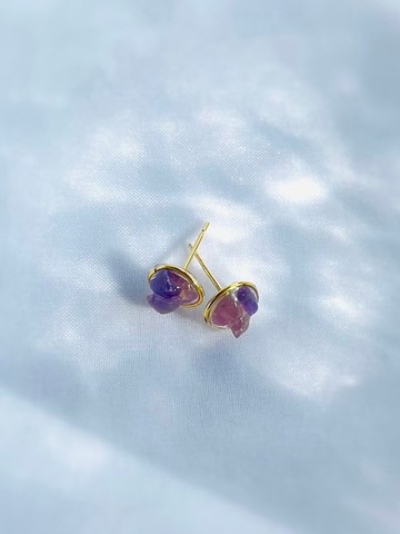 天然石 / 紫水晶碎石耳針 / 能量石 / 單鑽耳飾 / 18K / 單顆 / 簡約 / 防過敏 / 紫水晶 / 無耳洞耳飾 / 生辰石 / 碎石