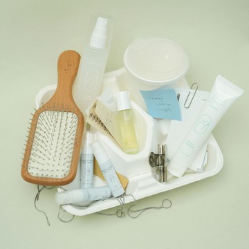 開工醒腦操 B. 全感甦醒組（小梳＋髮香水＋滾珠精油+護手霜+口腔噴霧）