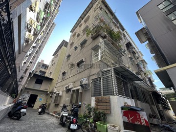 科工館/民族國小/翻新整理/陽台進出二樓公寓｜高雄市三民區懷安街