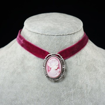 寶石粉紅仕女頭像 絲絨頸鍊與胸針 2合1 珠寶飾品