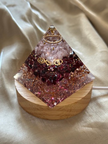 訂製【奧剛能量塔-給愛與接納的你】粉晶/石榴石-奧根金字塔