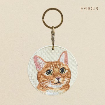 【EMJOUR】雙面刺繡吊飾 - 橘貓