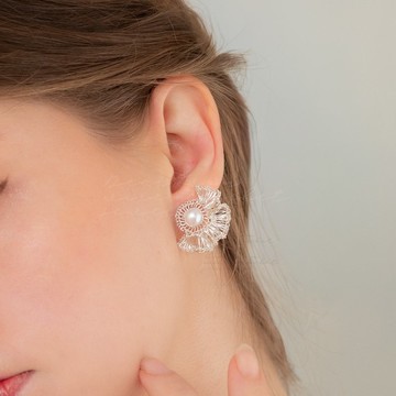 小褶邊和珍珠的耳飾 – 手工鉤織兩用款 銀色