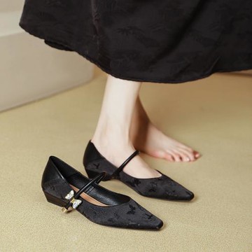 法式絕美單鞋女款春季2025新款配裙子秋季黑色氣質中跟尖頭瑪麗珍