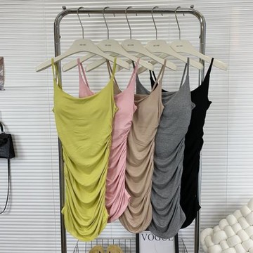 2025夏季新款性感褶皺收腰修身包臀裙辣妹帶胸墊美背吊帶連衣裙子