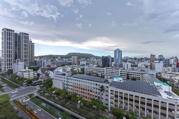 聖田民生|景觀百坪大宅豪邸＃樓中樓雙平車 ｜高雄市前金區民生二路
