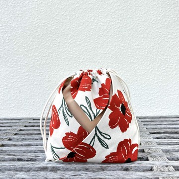 在這TSAI CHE 日系印花束口包 優雅紅花款∣棉布∣手作包∣布包