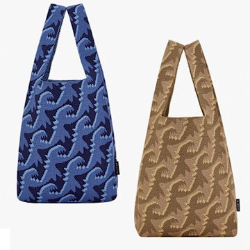 agnes b.Sport b. 滿版恐龍針織手提包(多款)