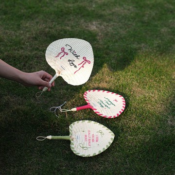 公司貨 免運 可開票 手工刺繡手搖扇 心形扇子 新中式把手蒲草編織扇子繡花納涼