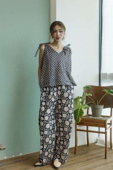 木刻印V領無袖背心_黑紅/粉黑