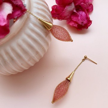 法國手工尼龍花苞針式耳環_粉橘